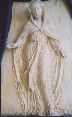 Artistic italian pottery of Albisola - Sculpture in bass-relief
created with opaque majolica. 
